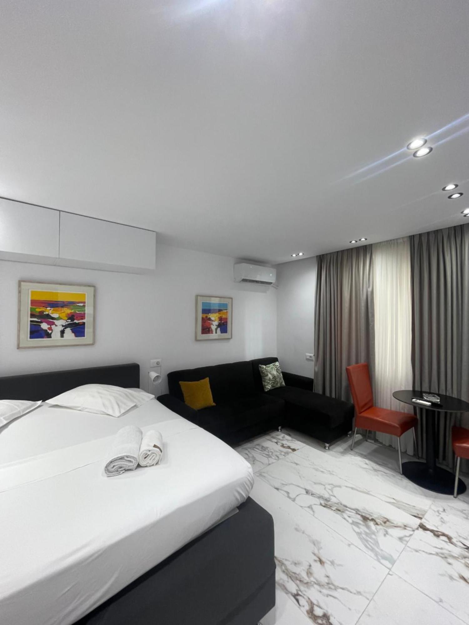 Midnight Apartments Tirana Bagian luar foto