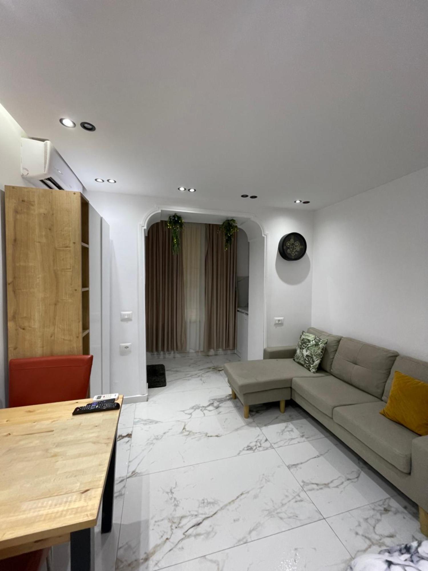 Midnight Apartments Tirana Bagian luar foto